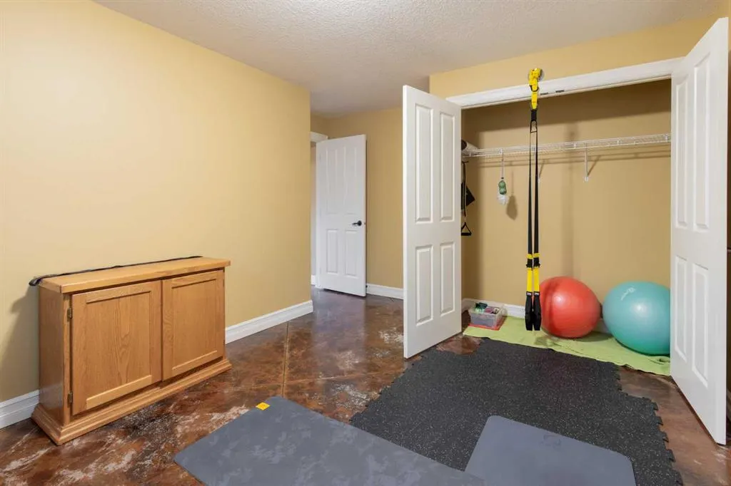 4 Canyoncrest Point W