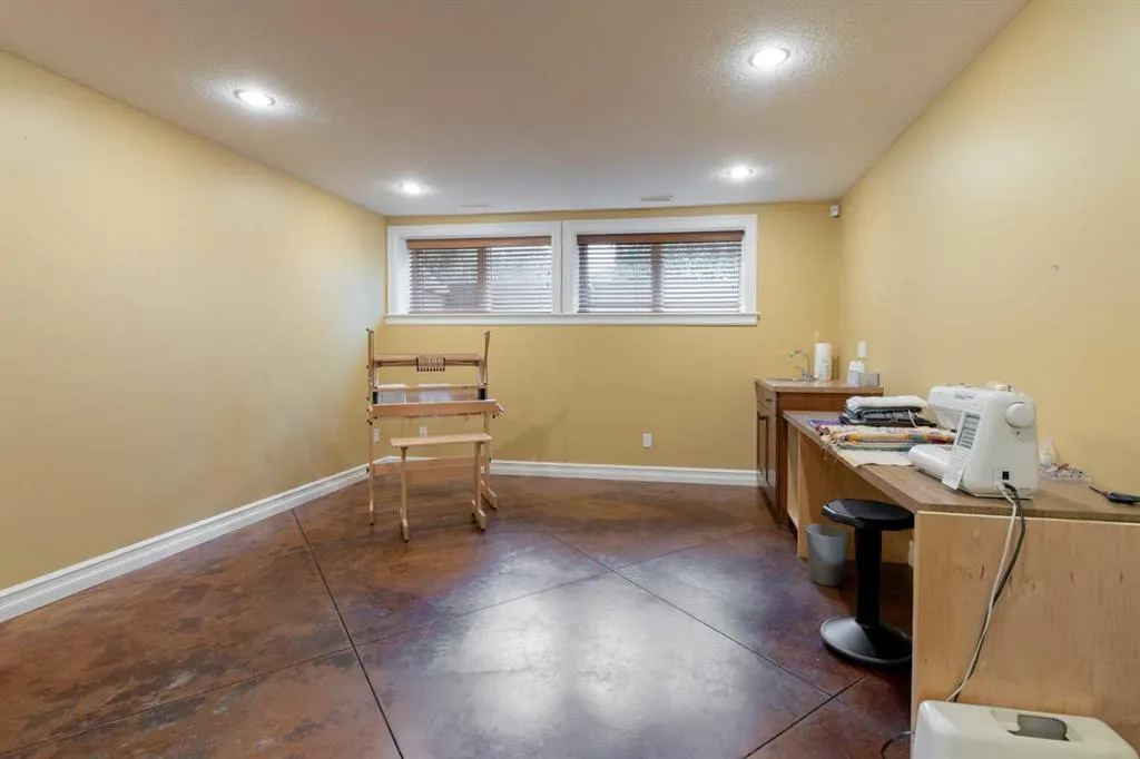 4 Canyoncrest Point W