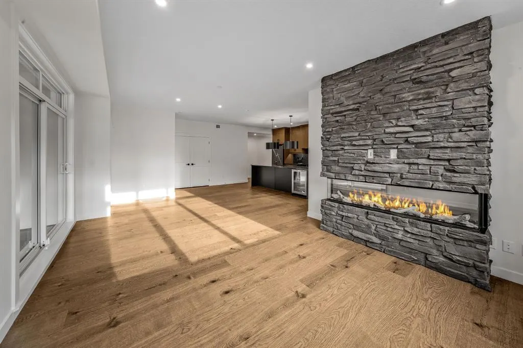 10 Cascade Ridge #204