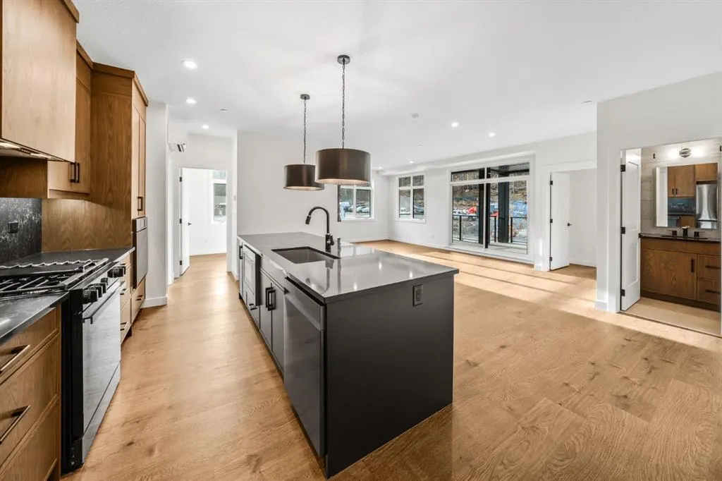 10 Cascade Ridge #204