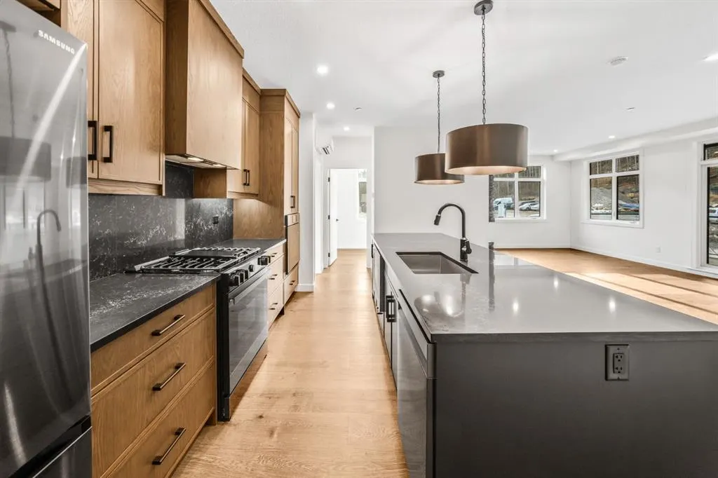 10 Cascade Ridge #204