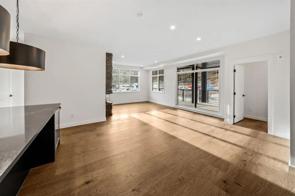 10 Cascade Ridge #204