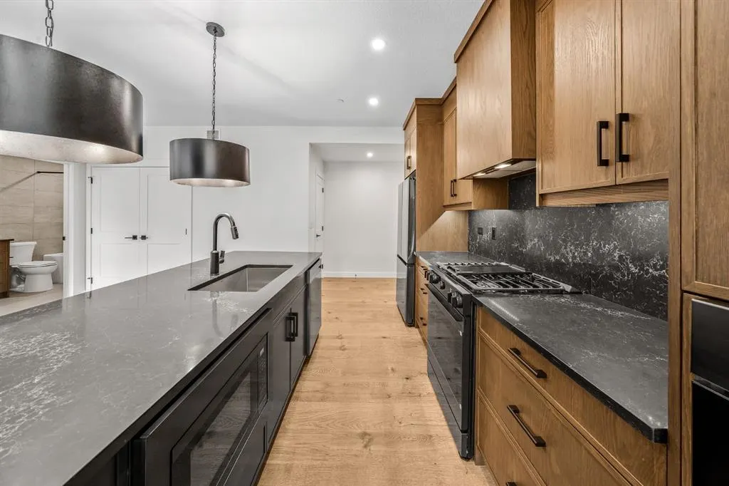 10 Cascade Ridge #204