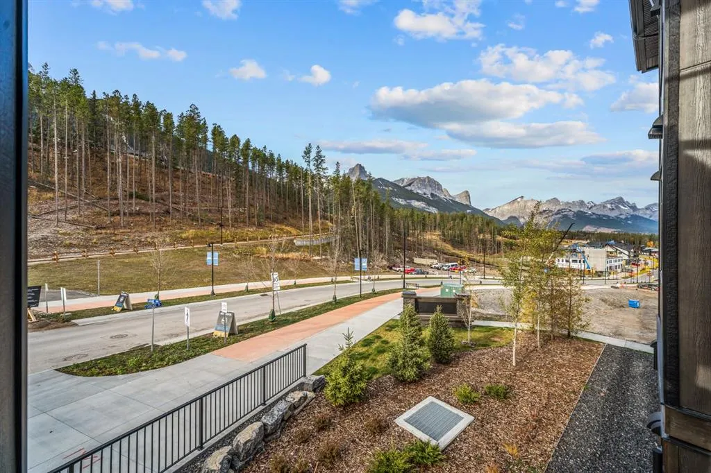 10 Cascade Ridge #204