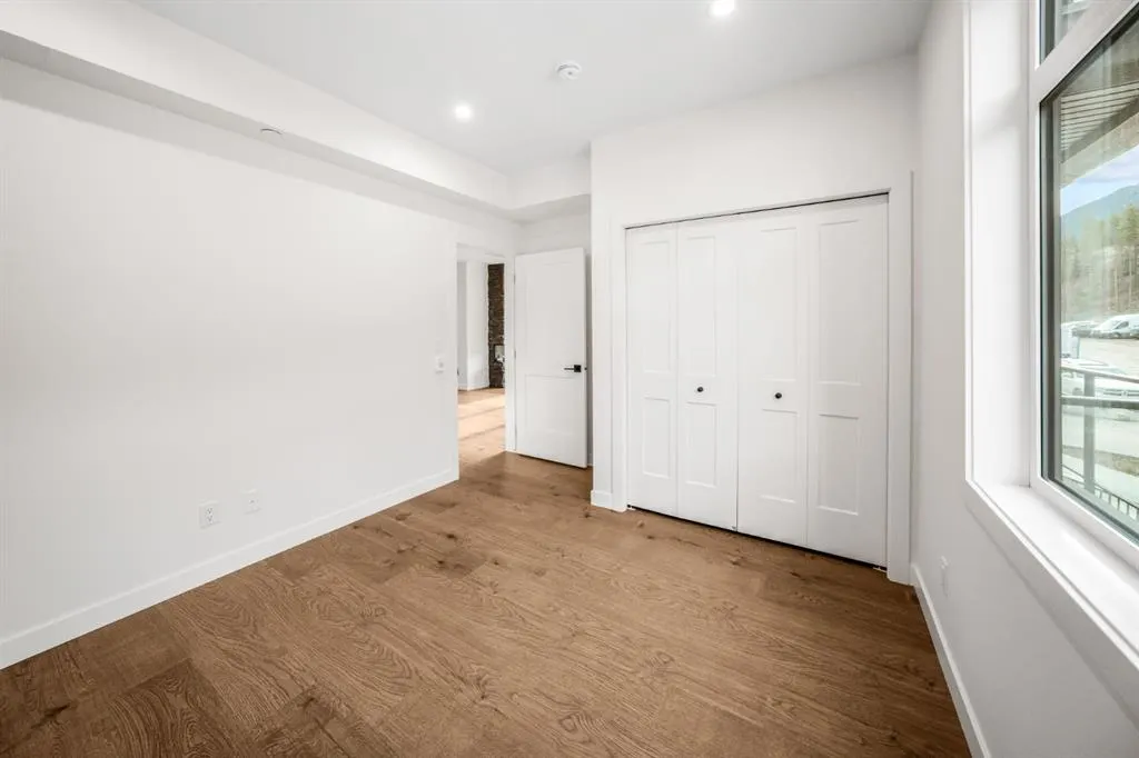 10 Cascade Ridge #204