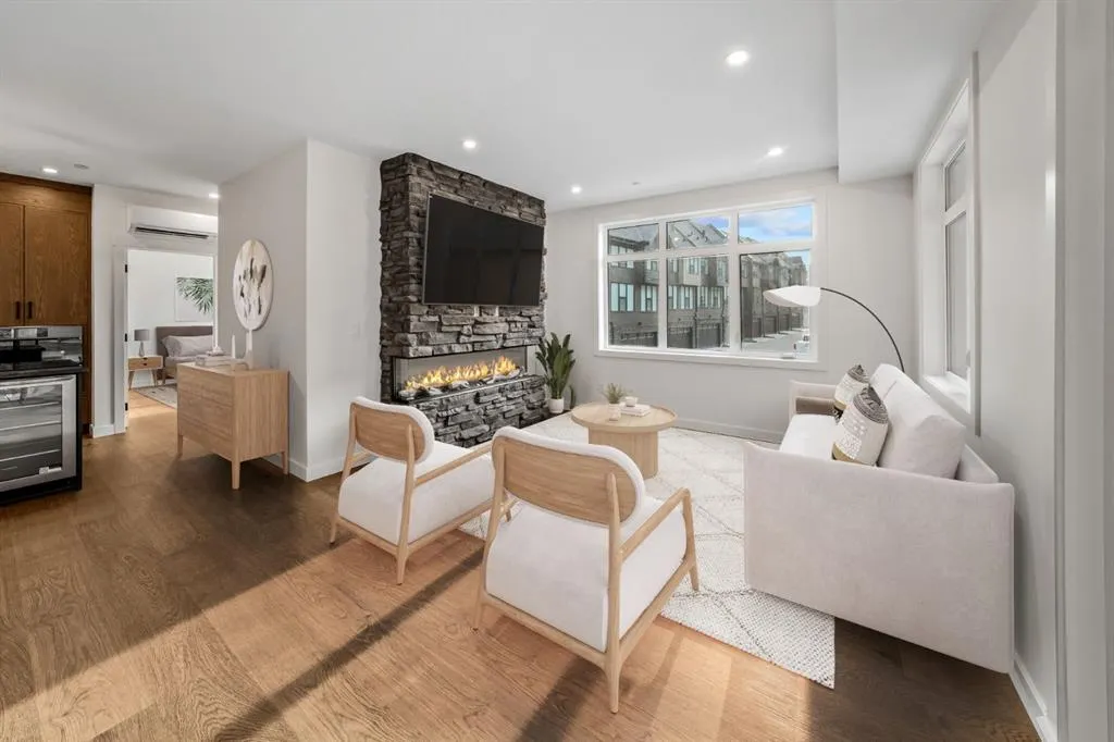10 Cascade Ridge #204