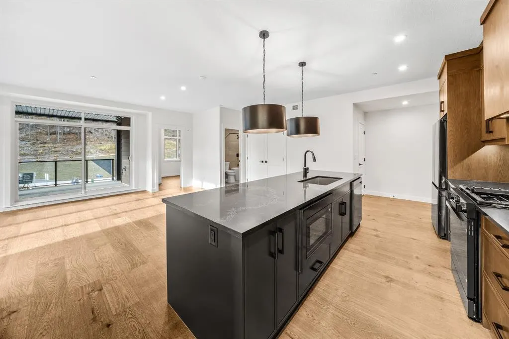 10 Cascade Ridge #204
