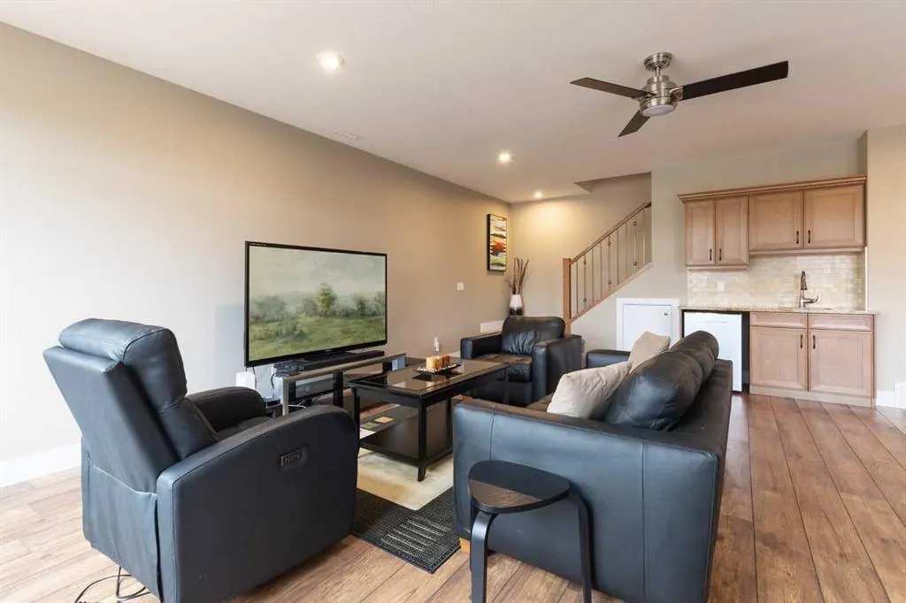 26 Palisades Lane NE
