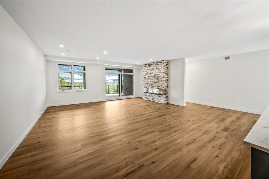 10 Cascade Ridge #310