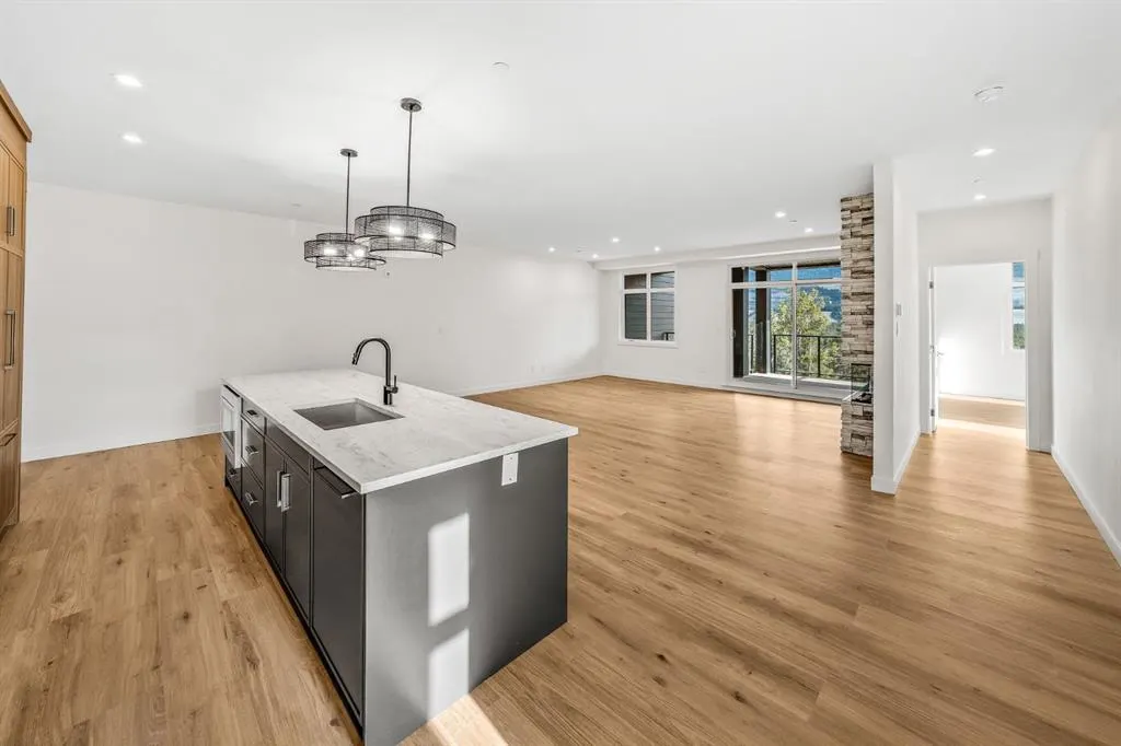 10 Cascade Ridge #310
