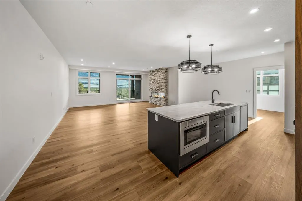 10 Cascade Ridge #310