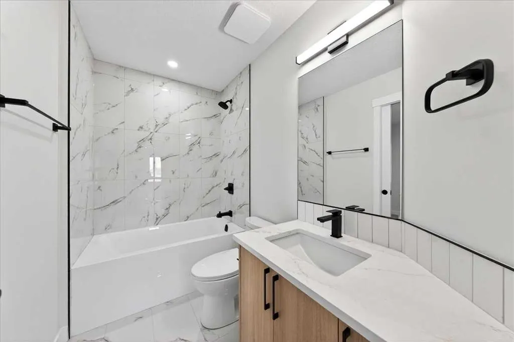 7 Lakewood Way
