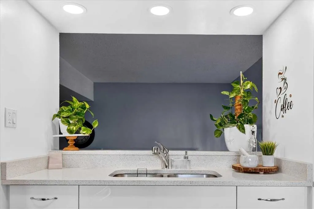 919 38 Street NE #904