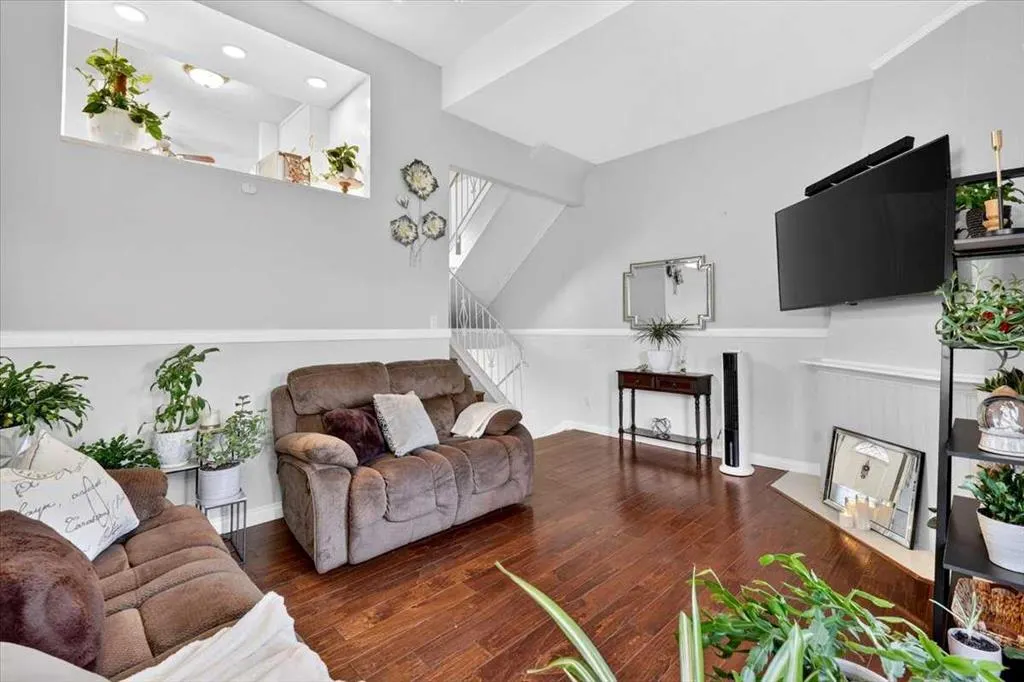 919 38 Street NE #904