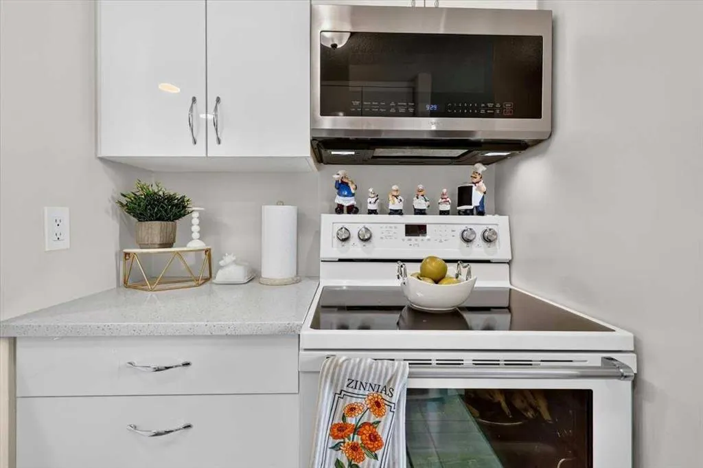 919 38 Street NE #904