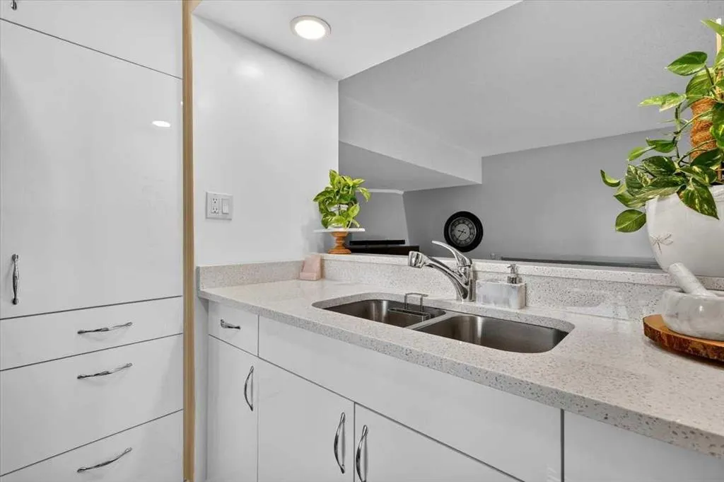 919 38 Street NE #904