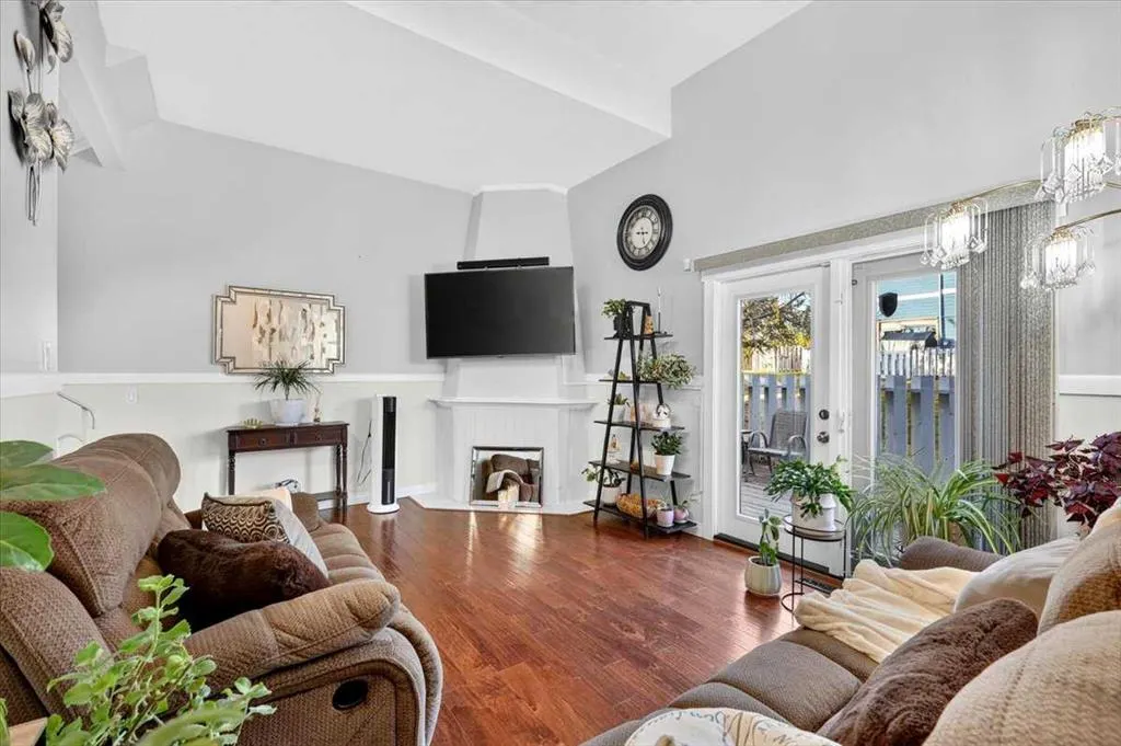 919 38 Street NE #904