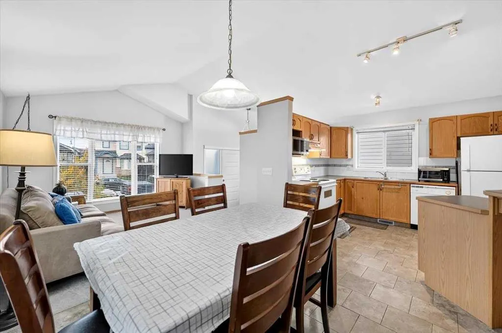 26 Saddlemead Way NE