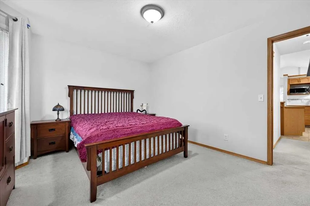 26 Saddlemead Way NE