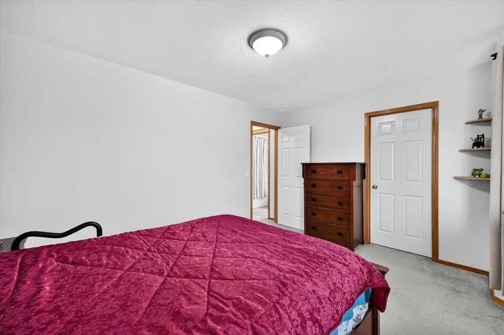 26 Saddlemead Way NE
