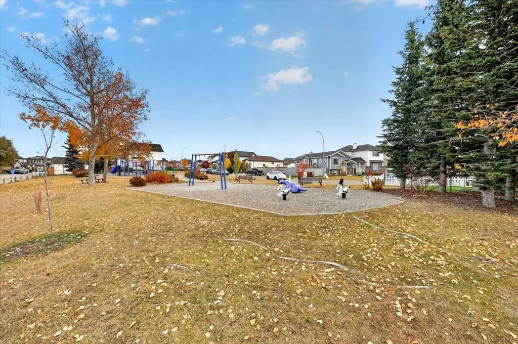 26 Saddlemead Way NE