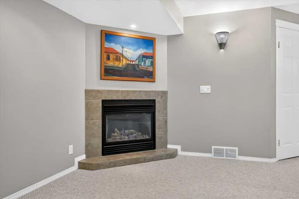 26 Saddlemead Way NE