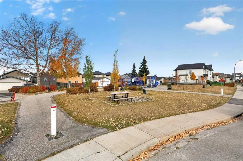 26 Saddlemead Way NE