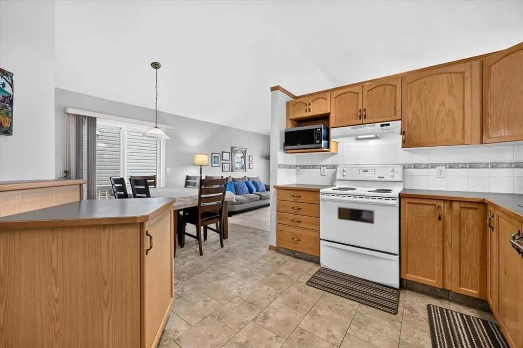 26 Saddlemead Way NE