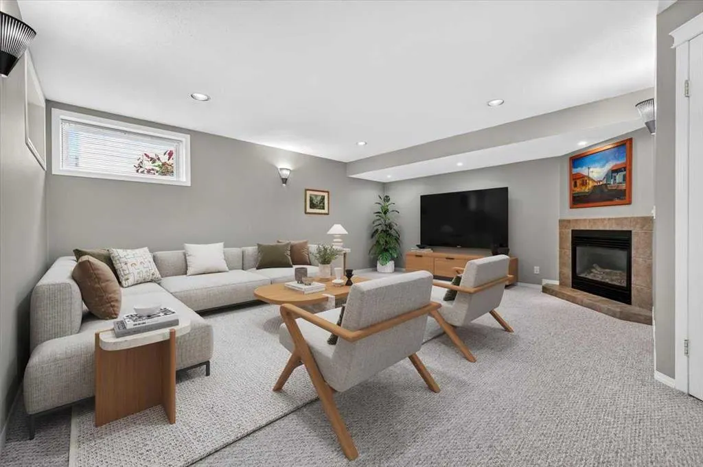 26 Saddlemead Way NE