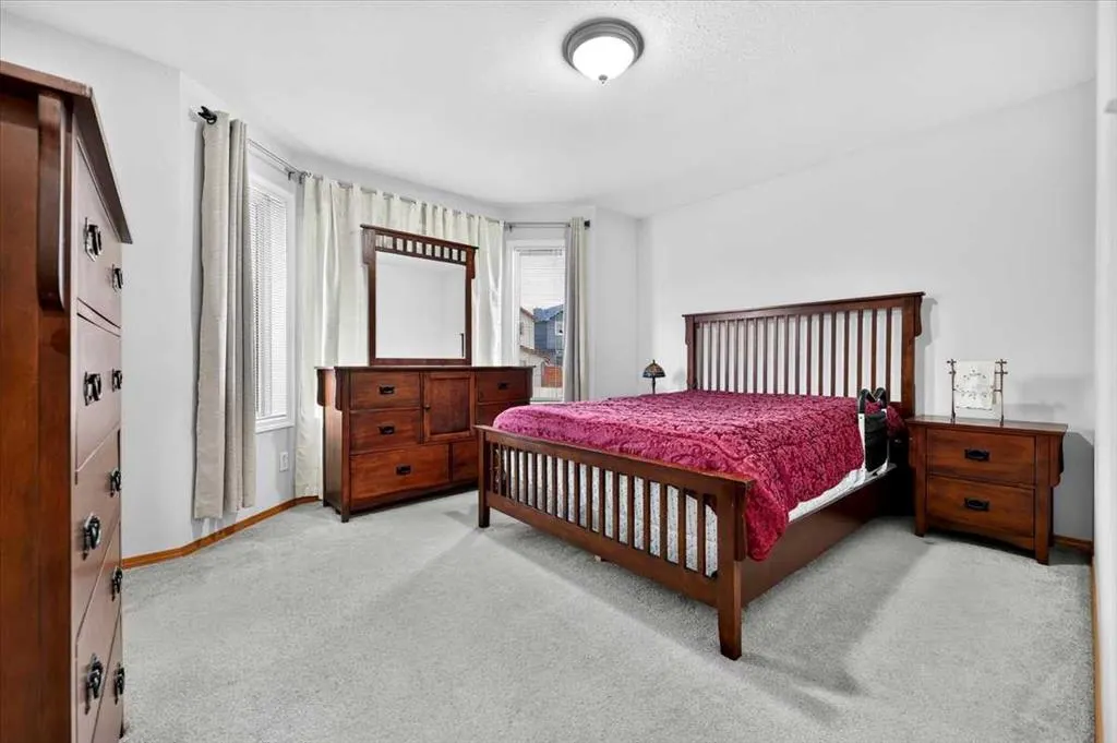 26 Saddlemead Way NE
