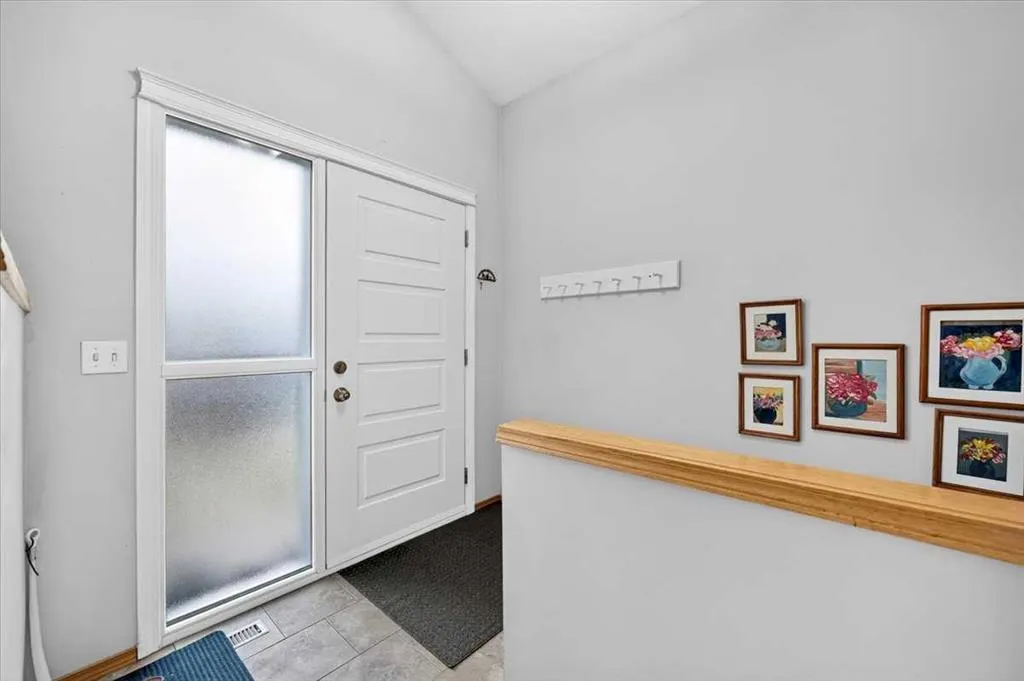 26 Saddlemead Way NE