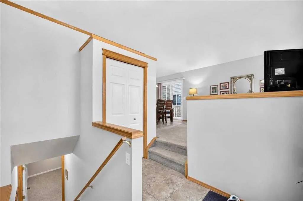26 Saddlemead Way NE