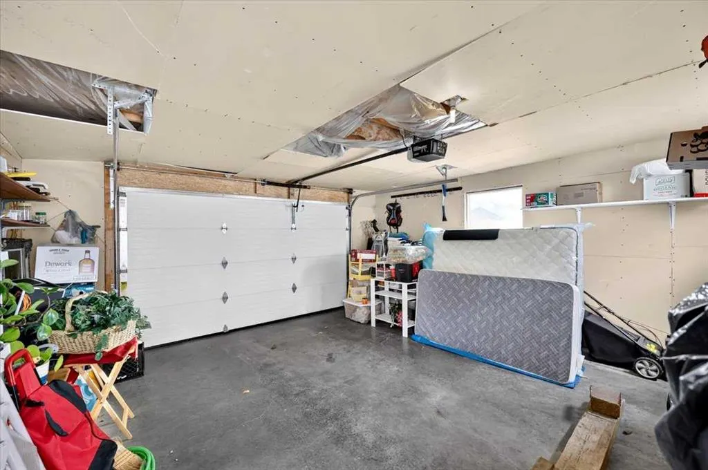 26 Saddlemead Way NE