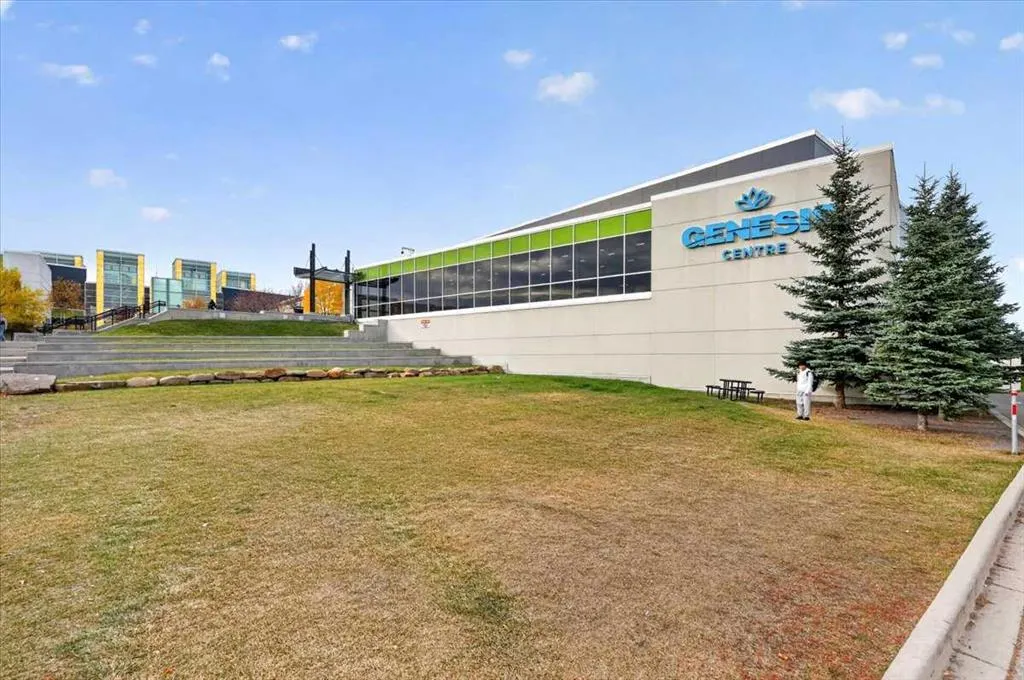 26 Saddlemead Way NE