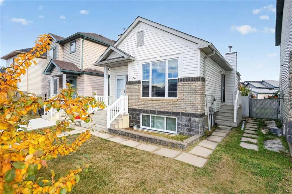 26 Saddlemead Way NE