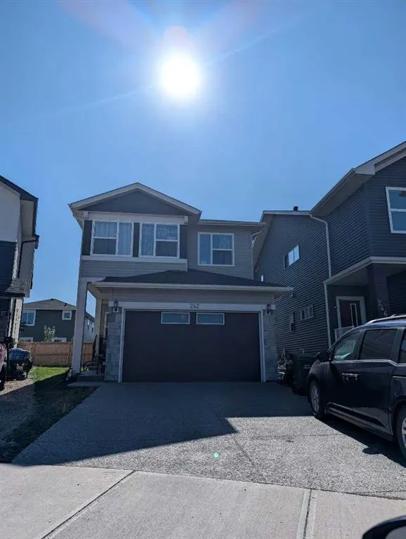 242 Savanna Close NE