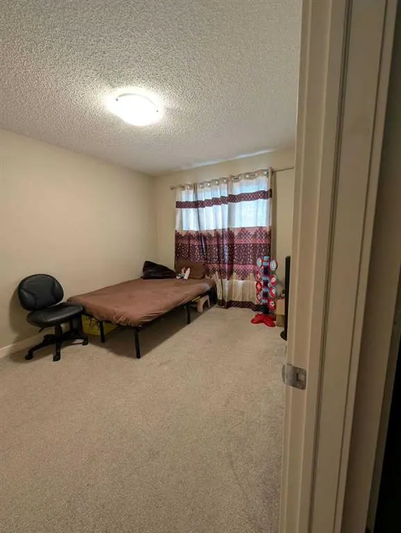 242 Savanna Close NE