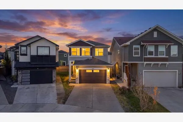 242 Savanna Close NE