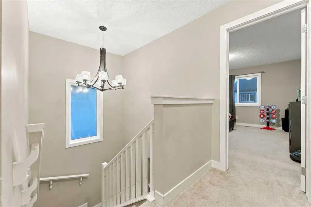 242 Savanna Close NE