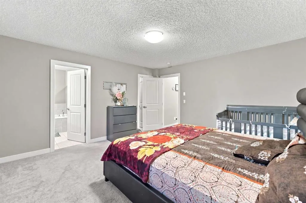 242 Savanna Close NE