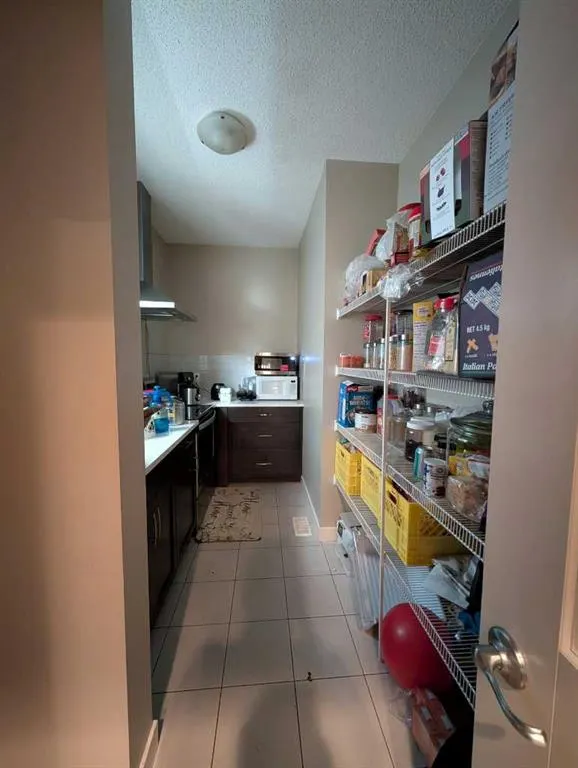 242 Savanna Close NE