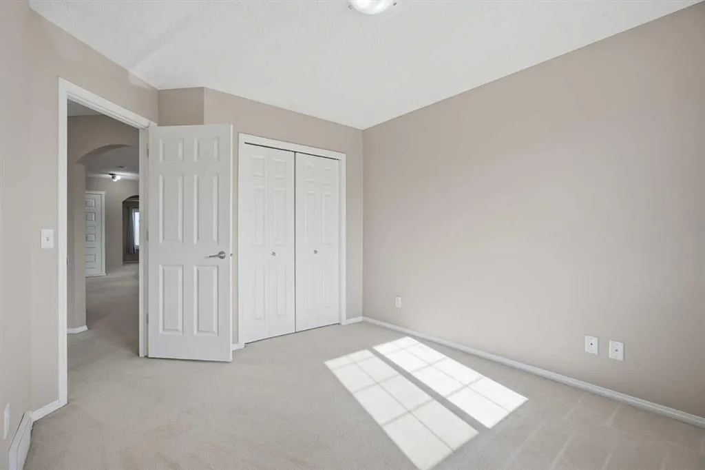 249 Saddlecrest Way NE