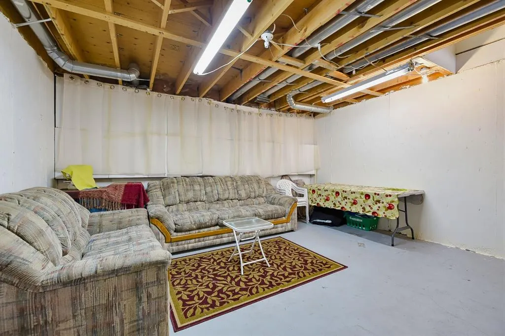 56 Falshire Terrace NE