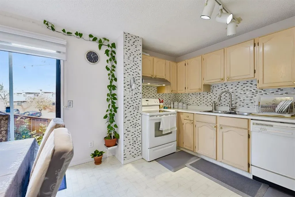 56 Falshire Terrace NE