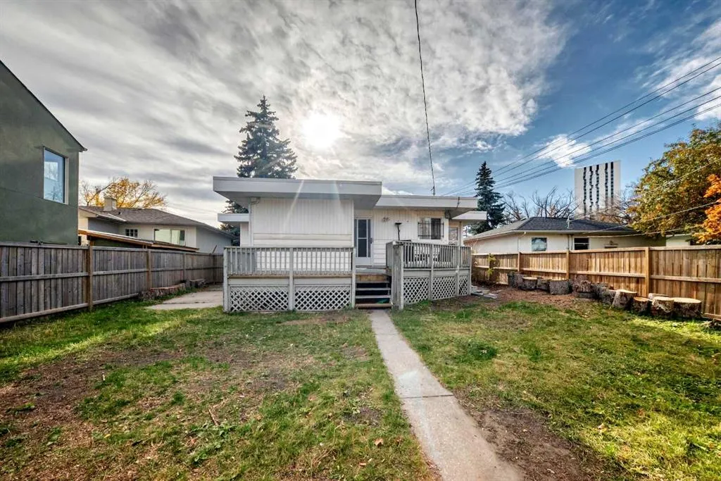 2208 Capitol Hill Crescent NW