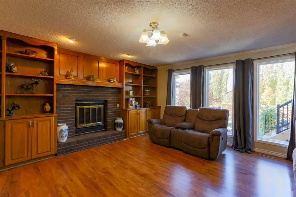 94 Athabasca Crescent