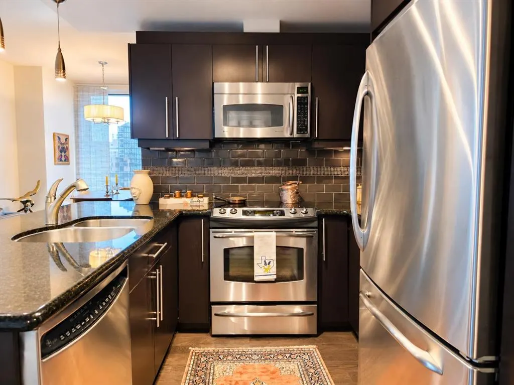 817 15 Avenue SW #500