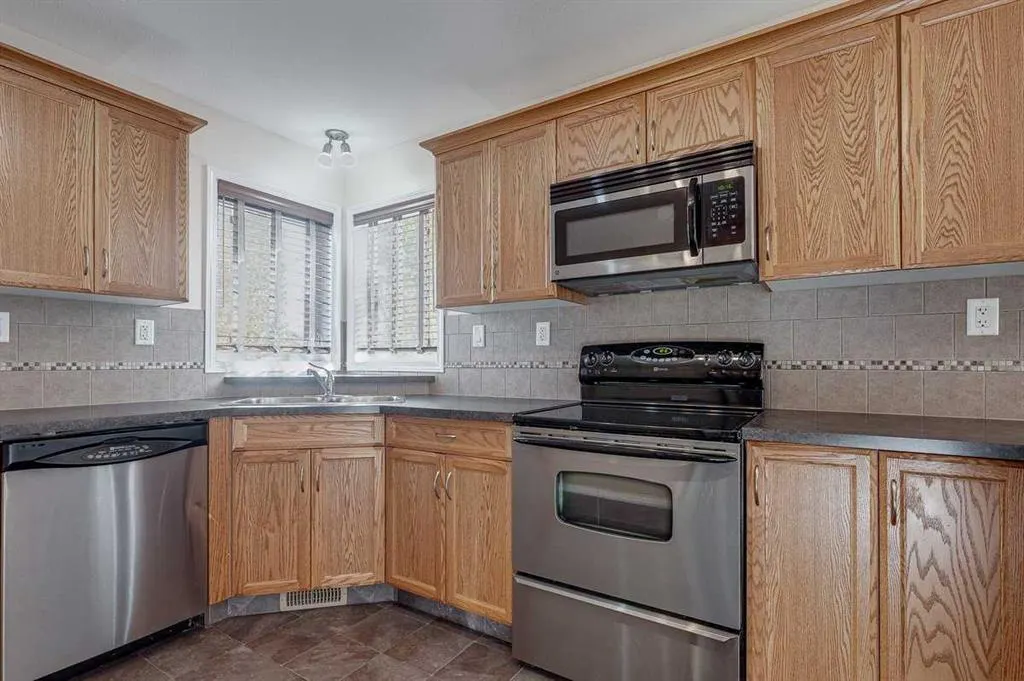 48 Vanson Close