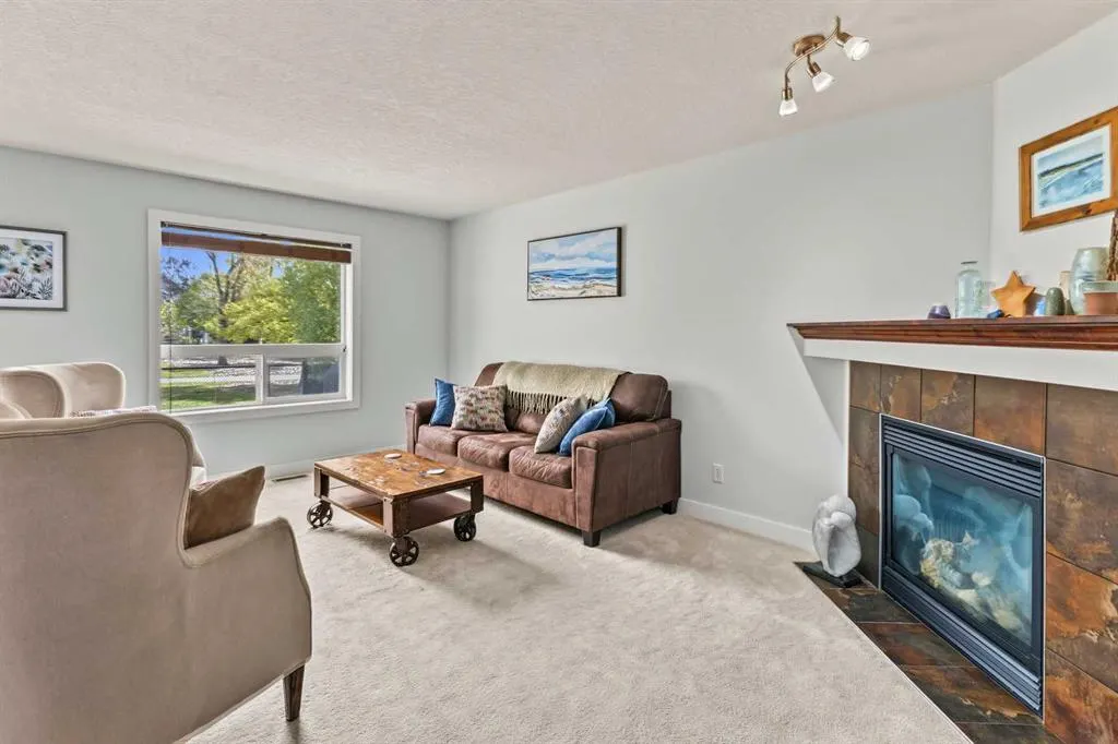 26 Drake Landing NE