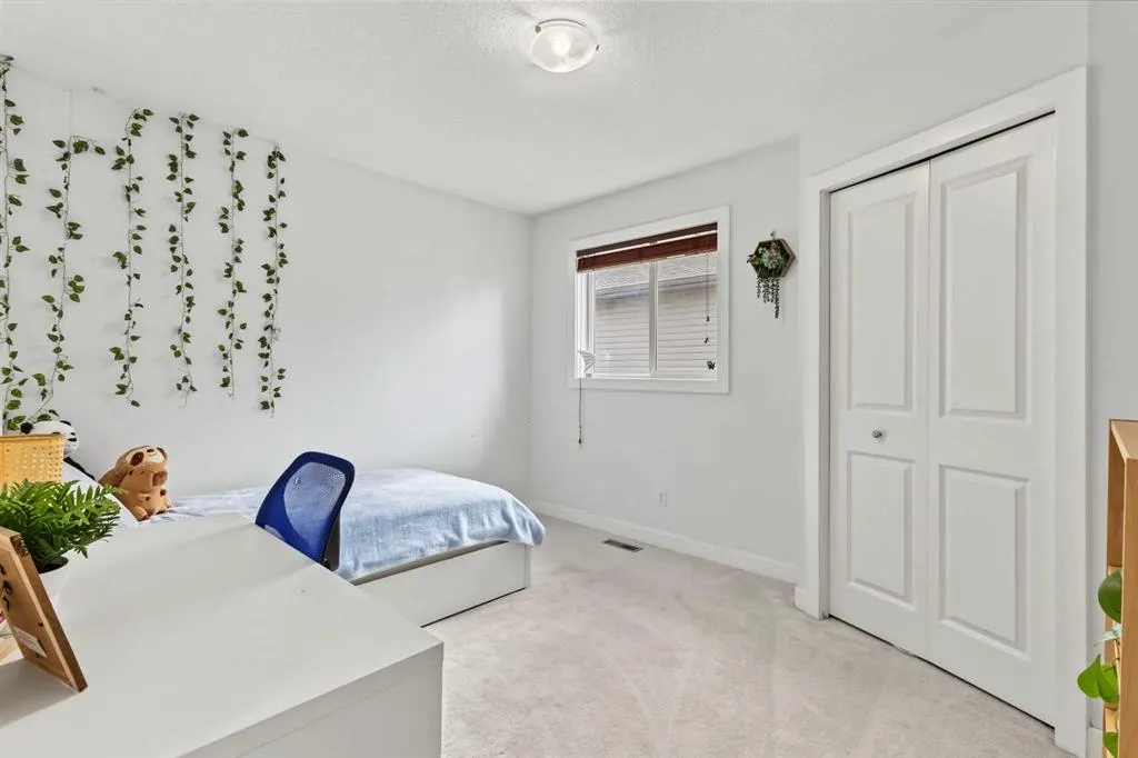 26 Drake Landing NE
